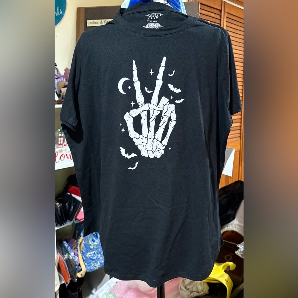 Mighty Fine Black Peace Skeleton Graphic Tee!! 🤭